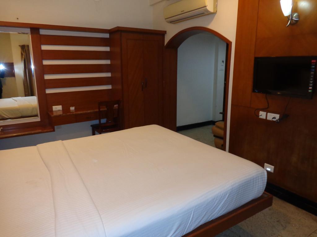 Sanu International Hotell Nāmakkal Exteriör bild