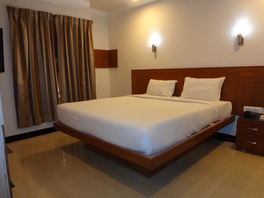 Sanu International Hotell Nāmakkal Rum bild