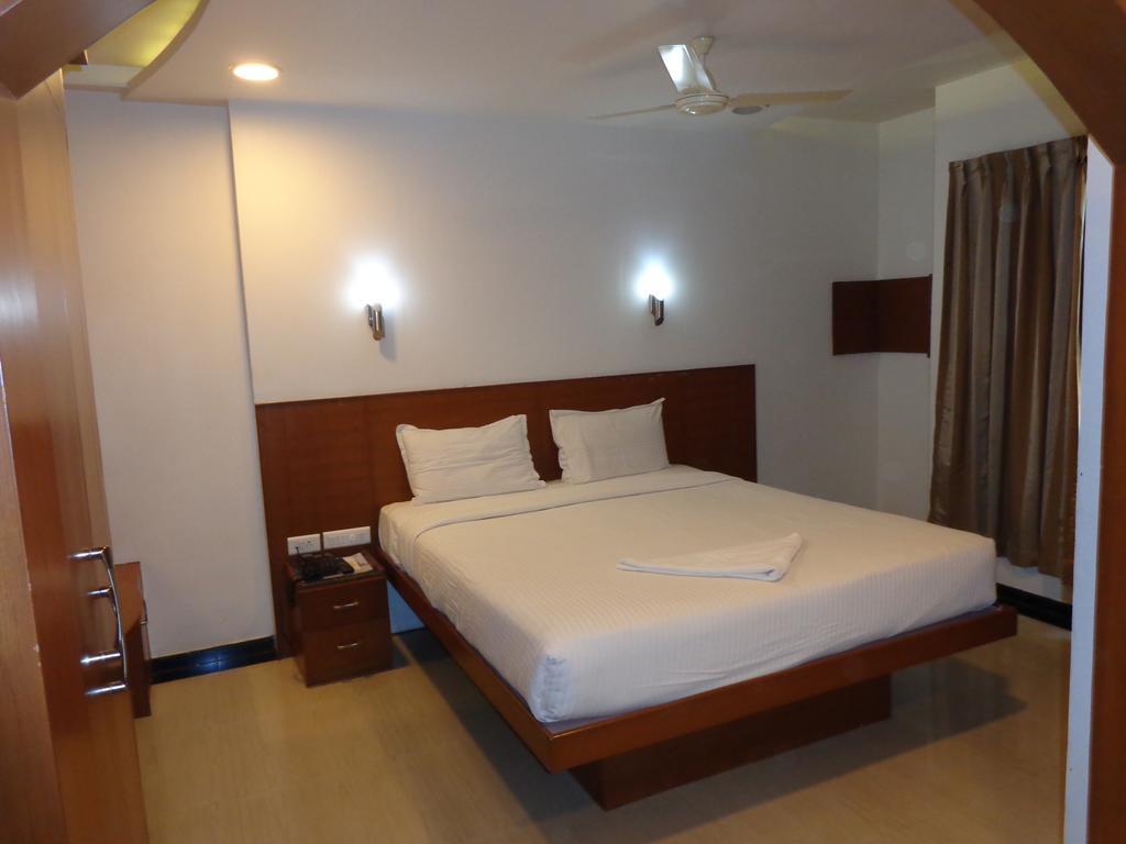 Sanu International Hotell Nāmakkal Rum bild