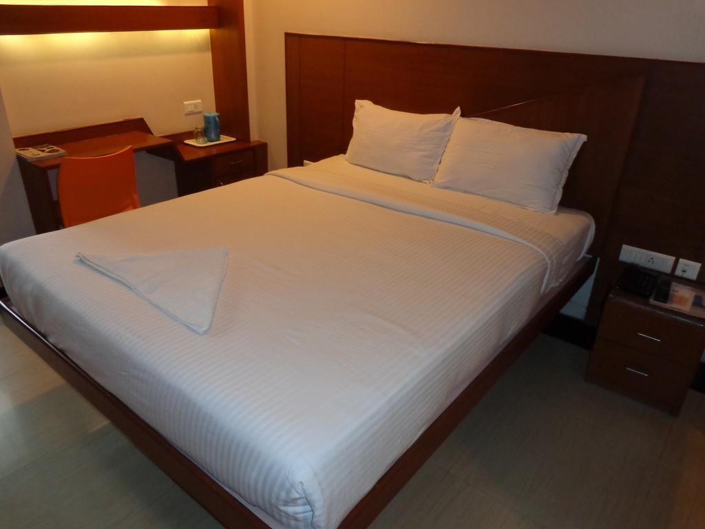 Sanu International Hotell Nāmakkal Rum bild