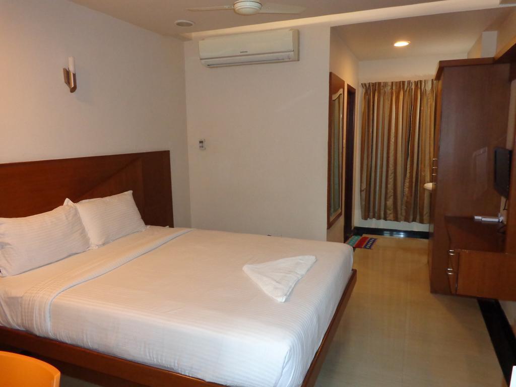 Sanu International Hotell Nāmakkal Rum bild