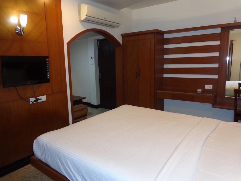 Sanu International Hotell Nāmakkal Exteriör bild