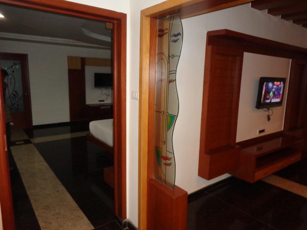 Sanu International Hotell Nāmakkal Exteriör bild
