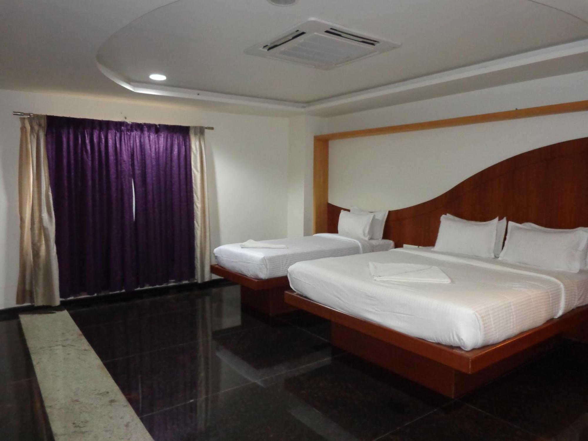 Sanu International Hotell Nāmakkal Exteriör bild