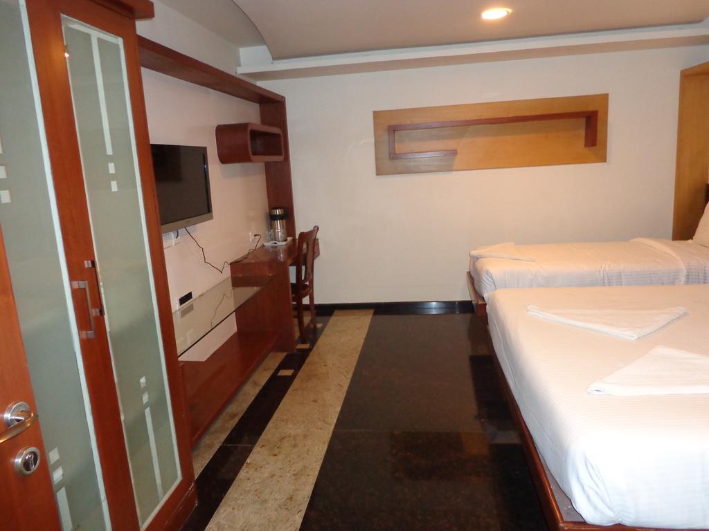 Sanu International Hotell Nāmakkal Exteriör bild