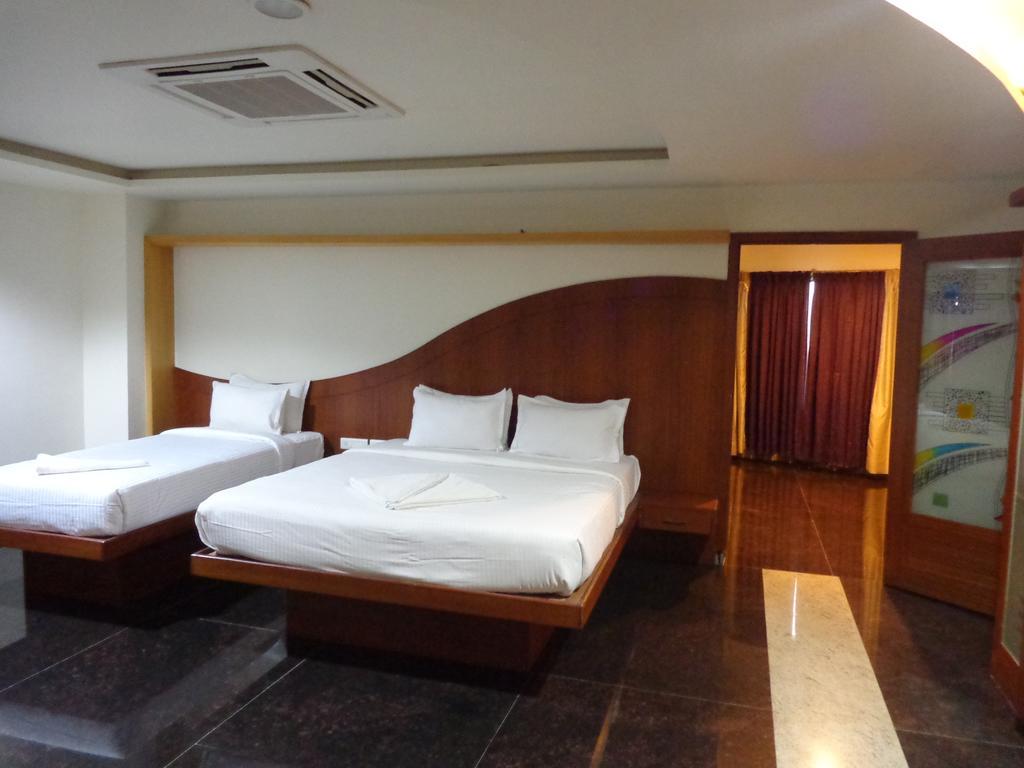 Sanu International Hotell Nāmakkal Exteriör bild