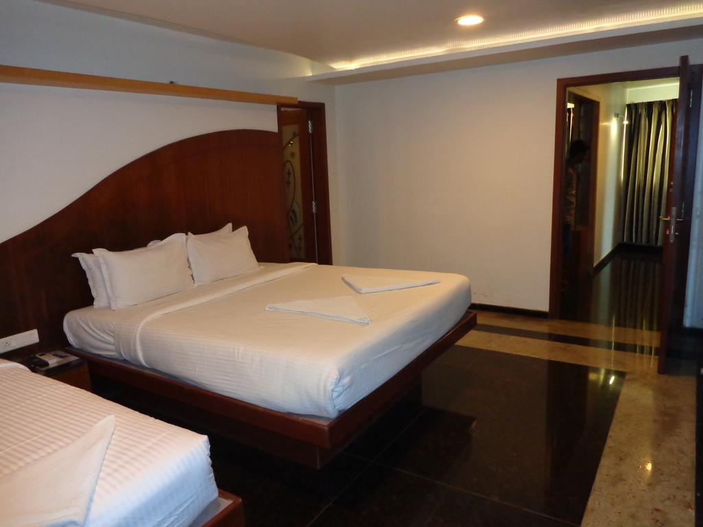 Sanu International Hotell Nāmakkal Exteriör bild